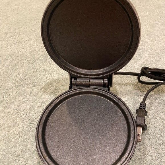 💲🔻CLEARANCE🔻    Dash Mini Maker Griddle - Picture 5 of 5